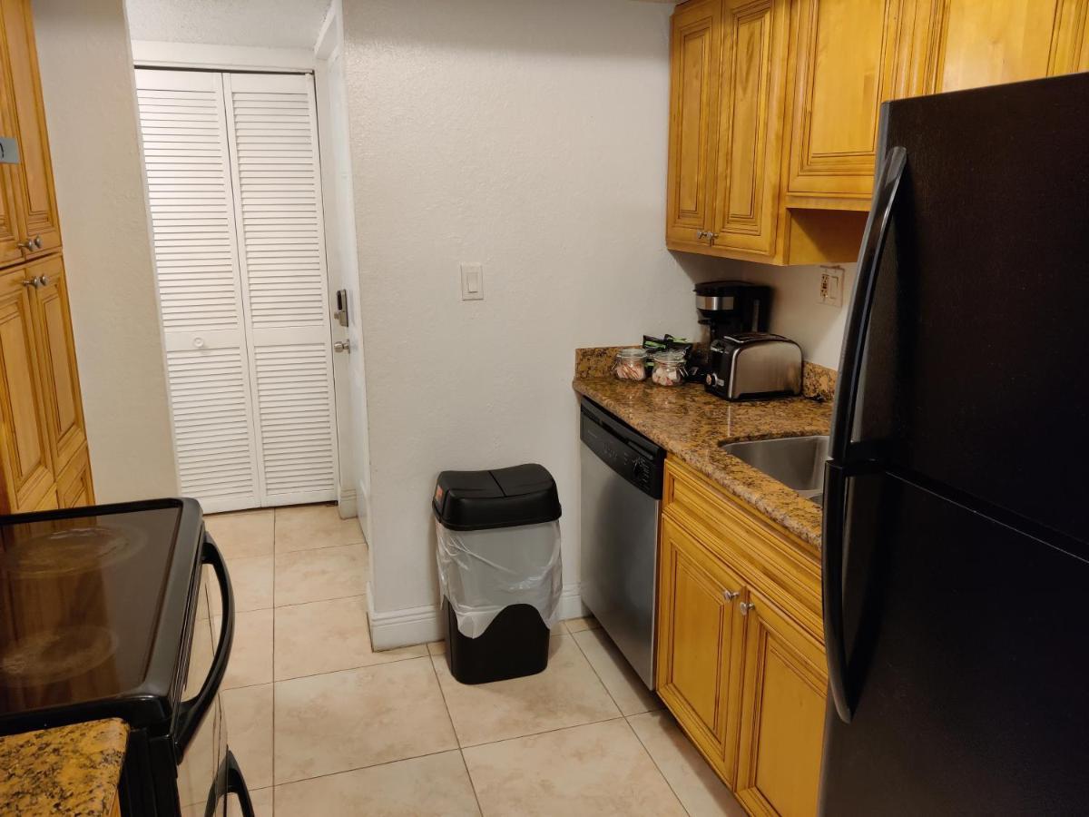 Centauri Vacation Rentals Beautiful 2-Bedroom Condo, Near All Orlando Attractions, Free Parking & Wi-Fi, King Bed 外观 照片