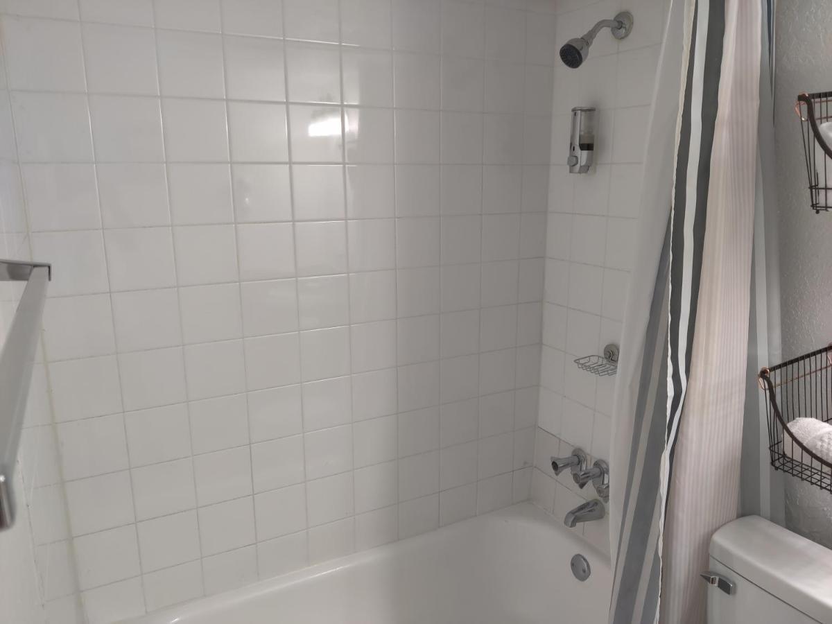 Centauri Vacation Rentals Beautiful 2-Bedroom Condo, Near All Orlando Attractions, Free Parking & Wi-Fi, King Bed 外观 照片